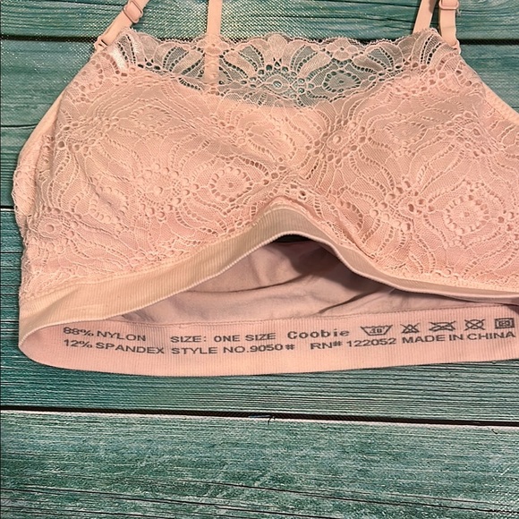 Coobie Lace Bandeau in Pink - Picture 2 of 3